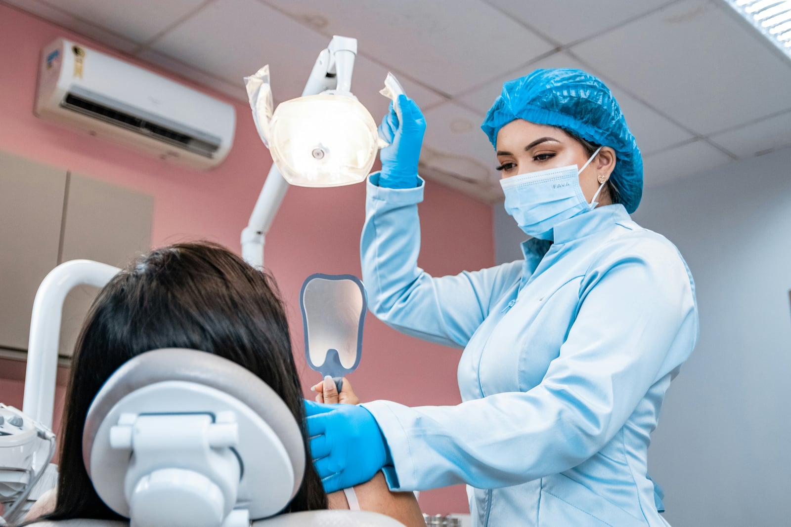 Dentist adjusting the light over a patient before a filling